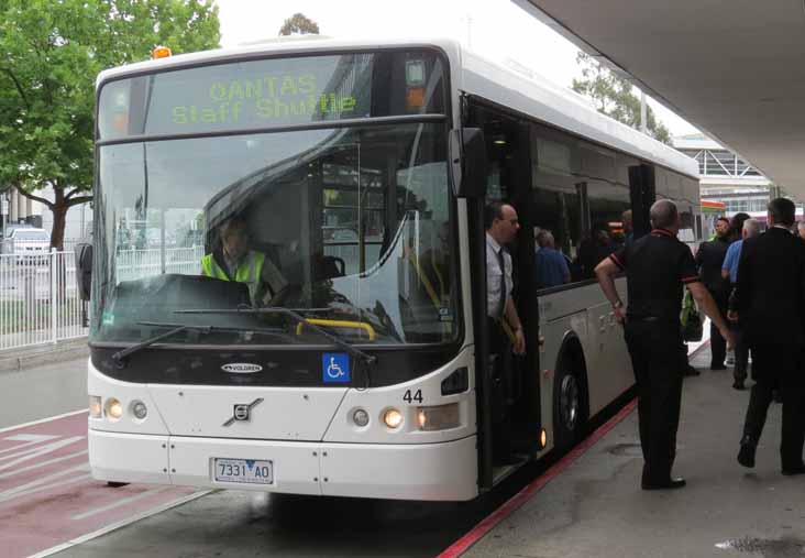 QANTAS Carbridge Volvo B7RLE Volgren CR228L 44